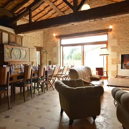 In Thurageau With Private Pool Boussageau