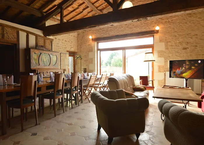 In Thurageau With Private Pool Boussageau